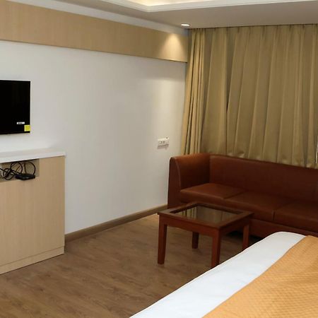 Hotel Radiance Bareilly Eksteriør billede