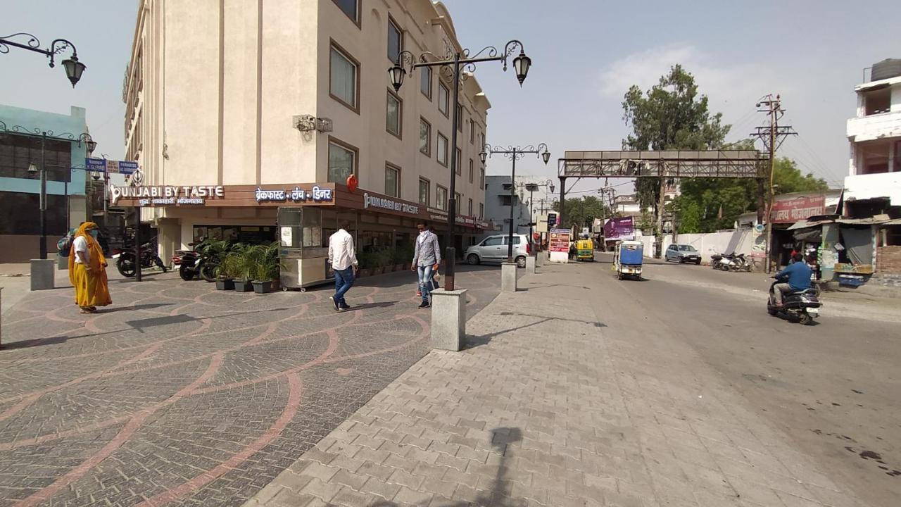 Hotel Radiance Bareilly Eksteriør billede