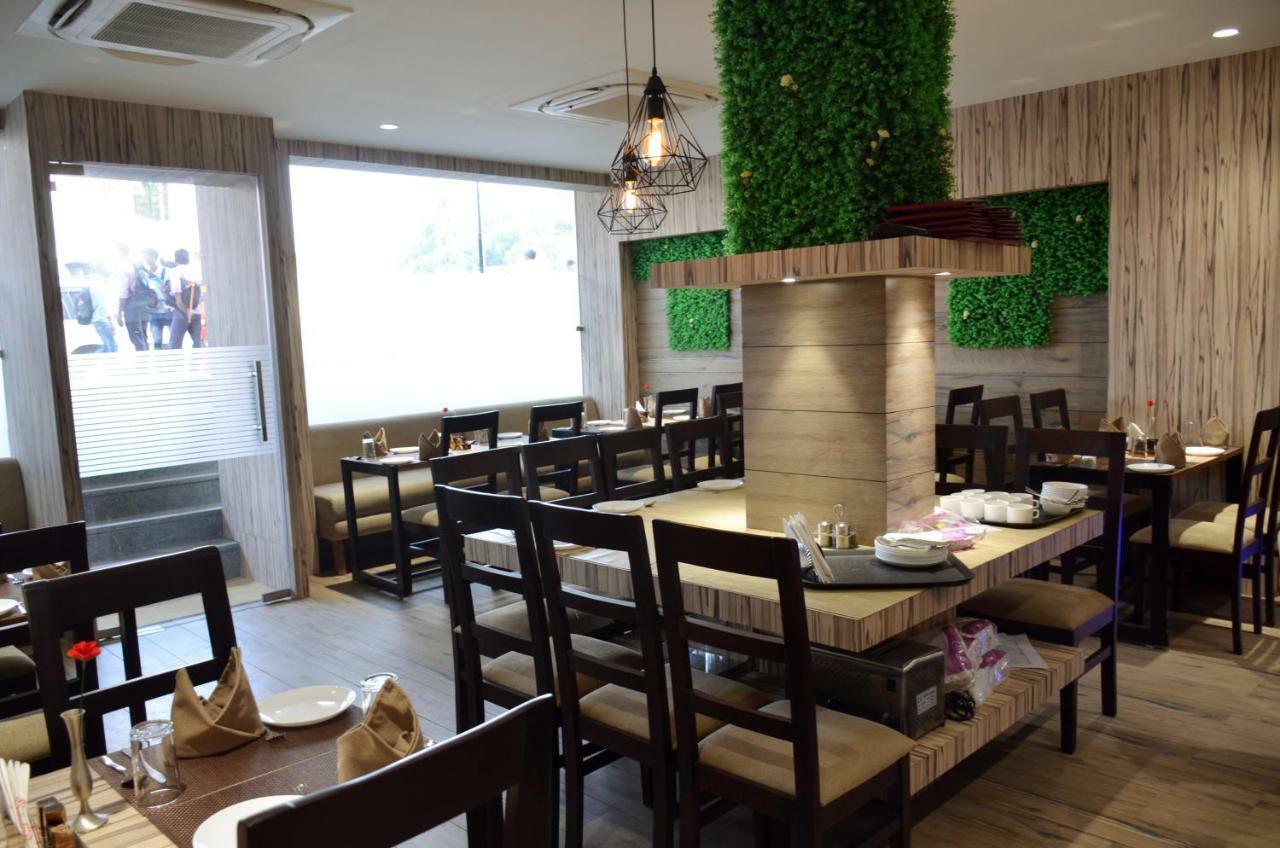 Hotel Radiance Bareilly Eksteriør billede