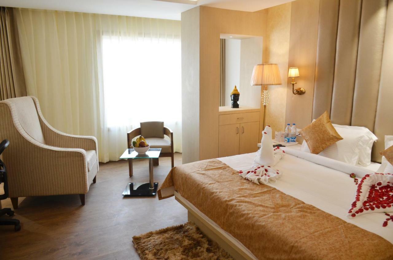 Hotel Radiance Bareilly Eksteriør billede