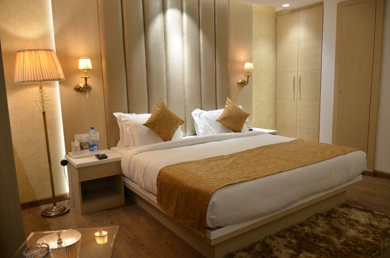 Hotel Radiance Bareilly Eksteriør billede
