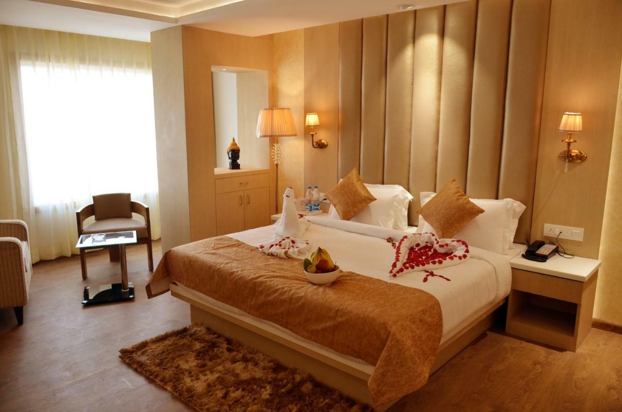 Hotel Radiance Bareilly Eksteriør billede